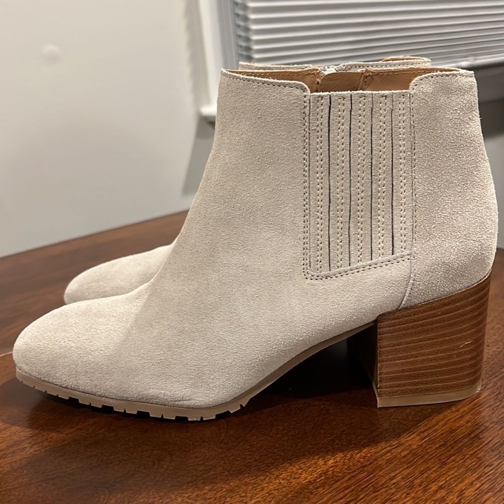 Aquatalia suede ankle boots. Made in Italy. Size 7